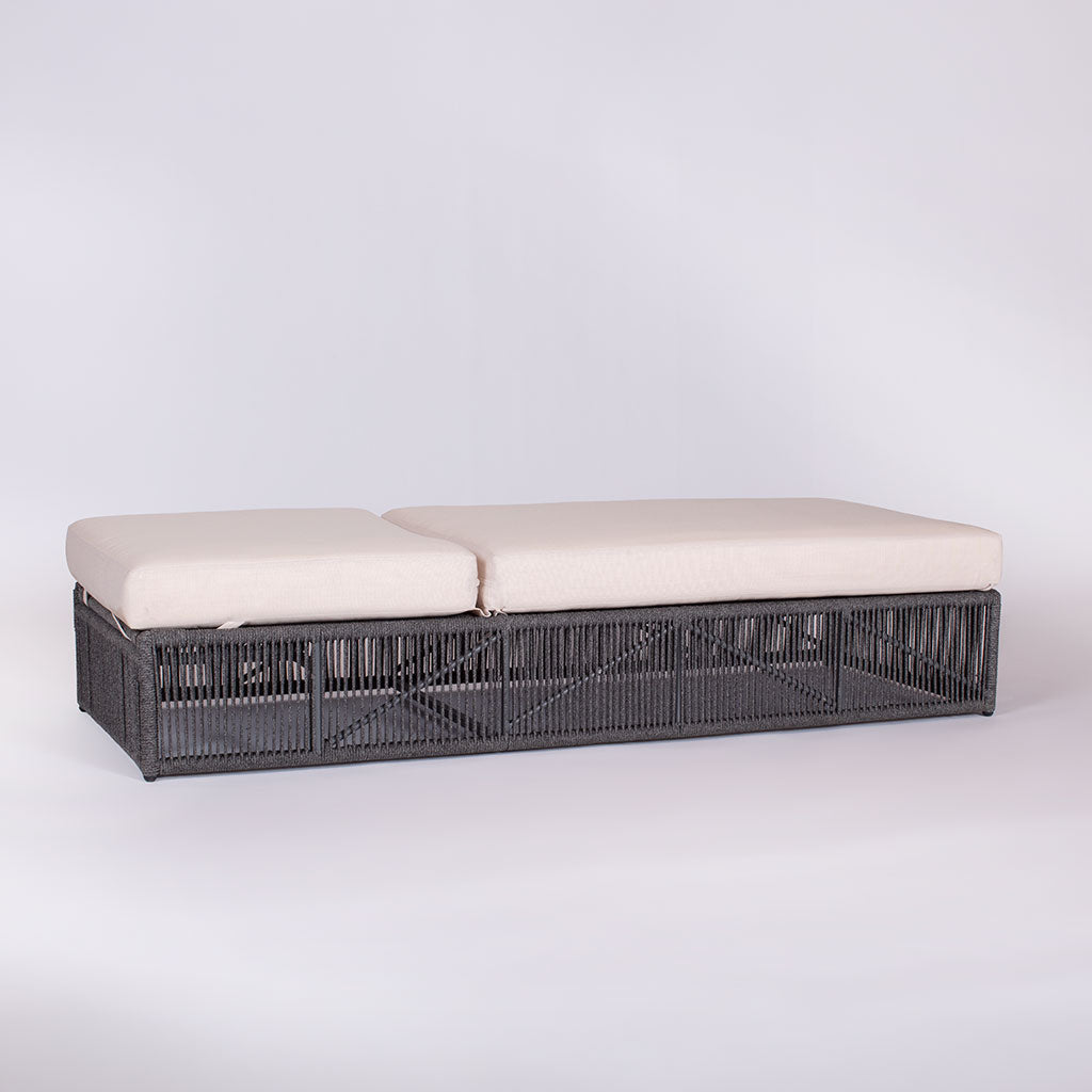 Saranac Chaise Lounge || Black/White