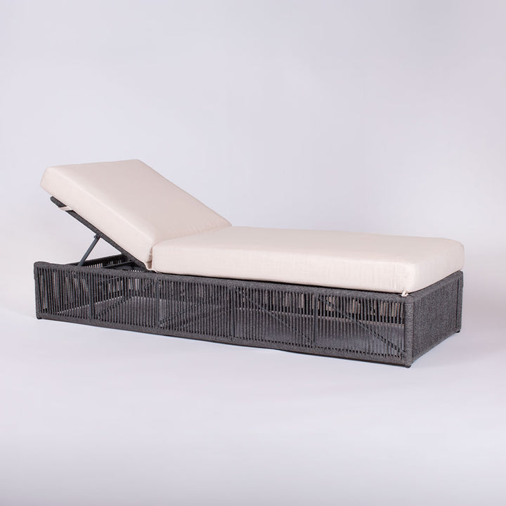 Saranac Chaise Lounge || Black/White