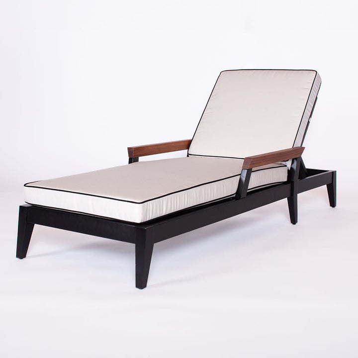 MCM Sun Lounger || Black/Canvas