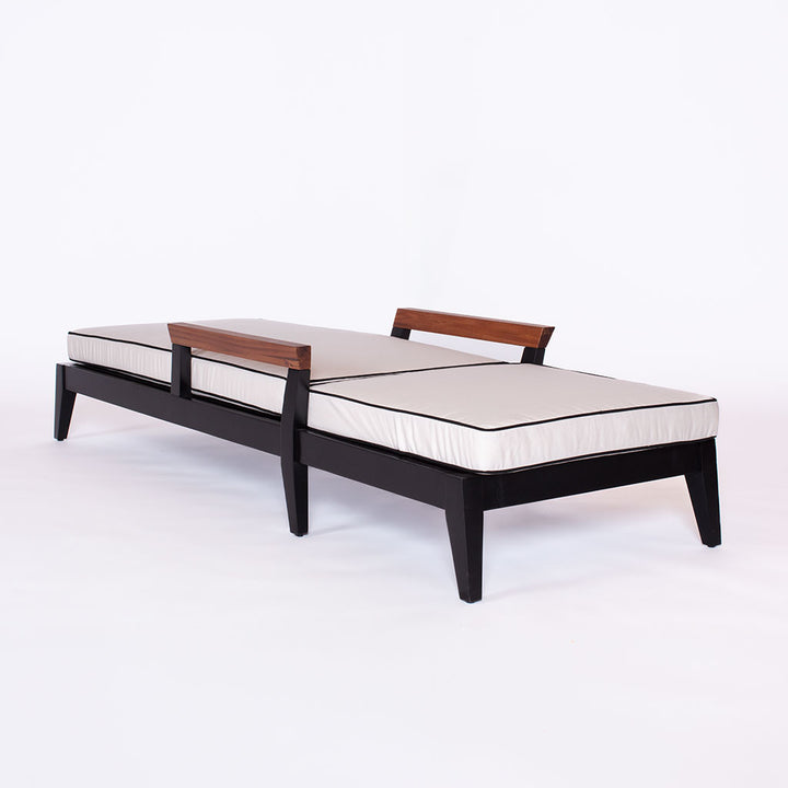 MCM Sun Lounger || Black/Canvas