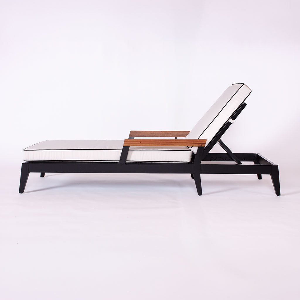 MCM Sun Lounger || Black/Canvas