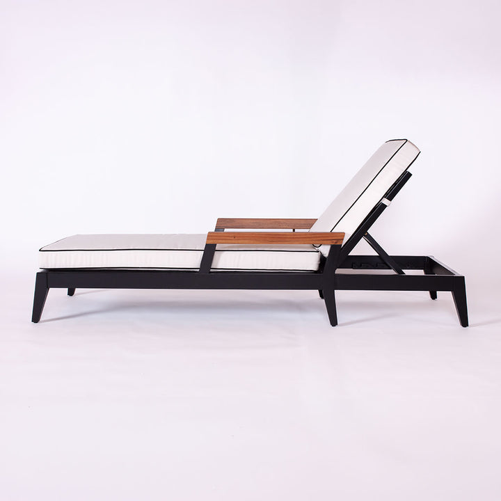MCM Sun Lounger || Black/Canvas