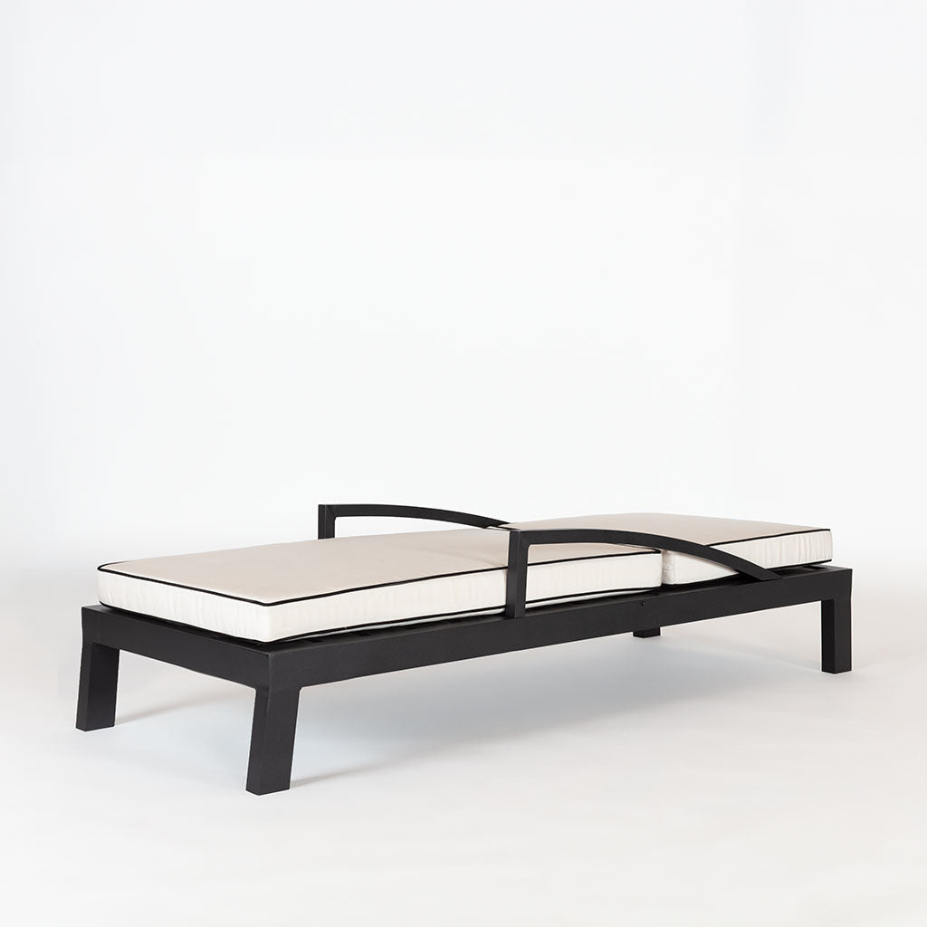 Essential Customizable Lounge