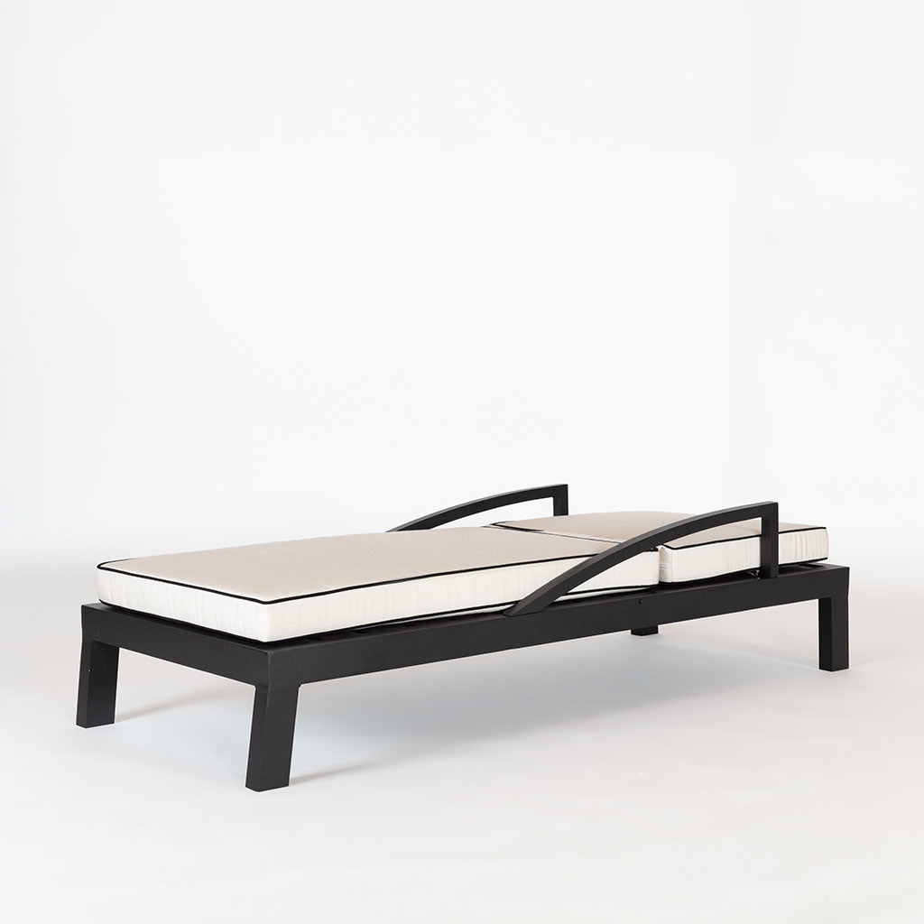 Essential Customizable Lounge
