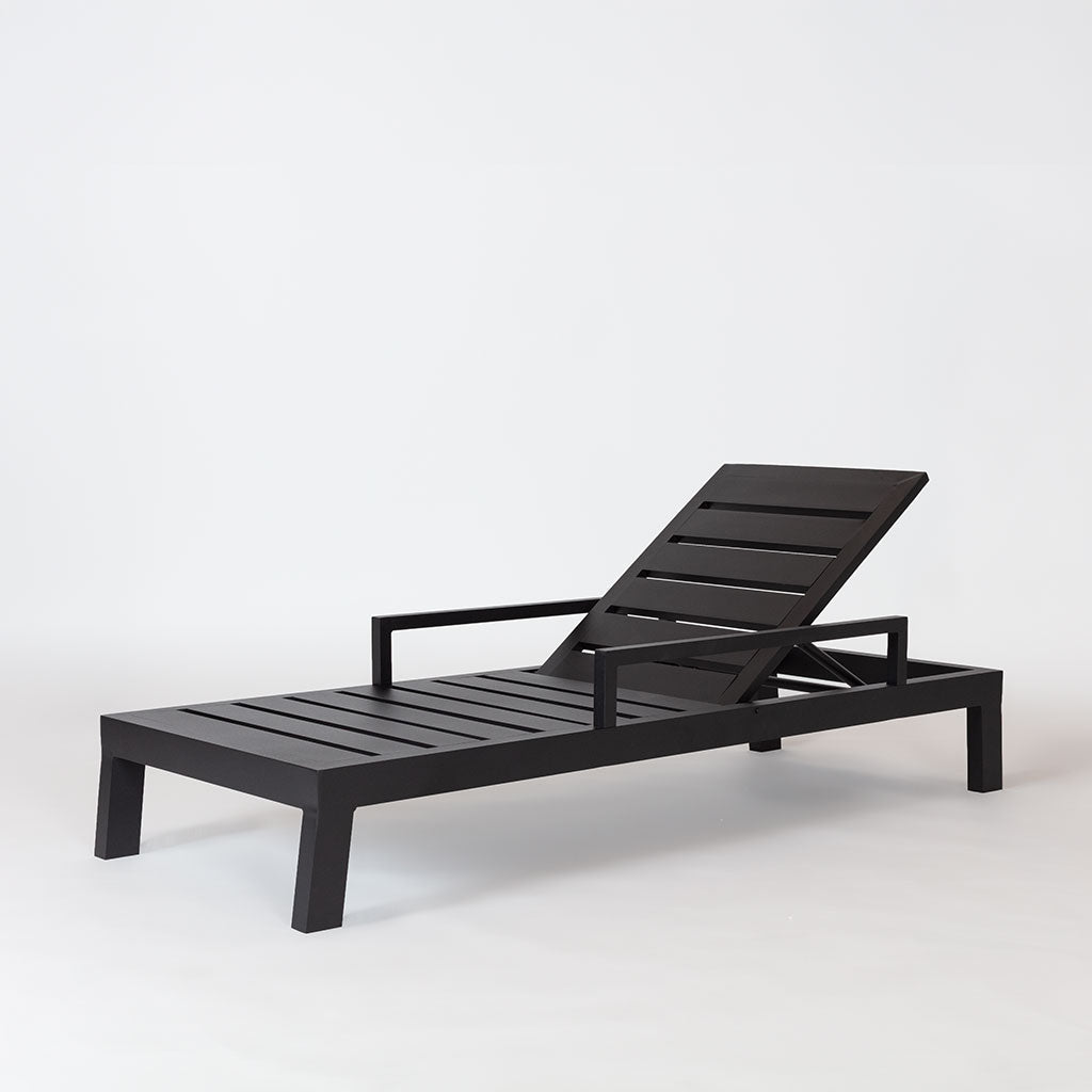 Essential Customizable Lounge