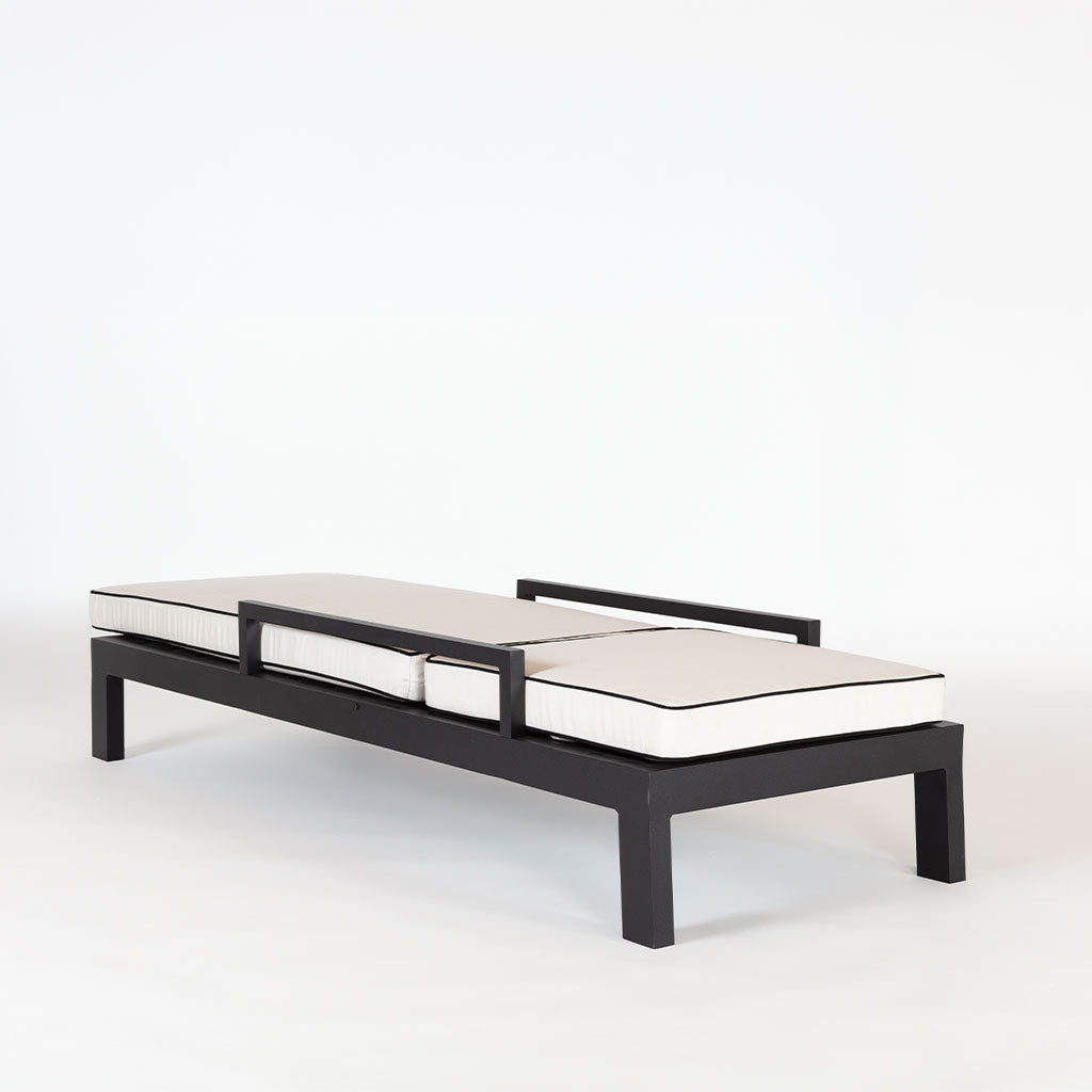 Essential Customizable Lounge