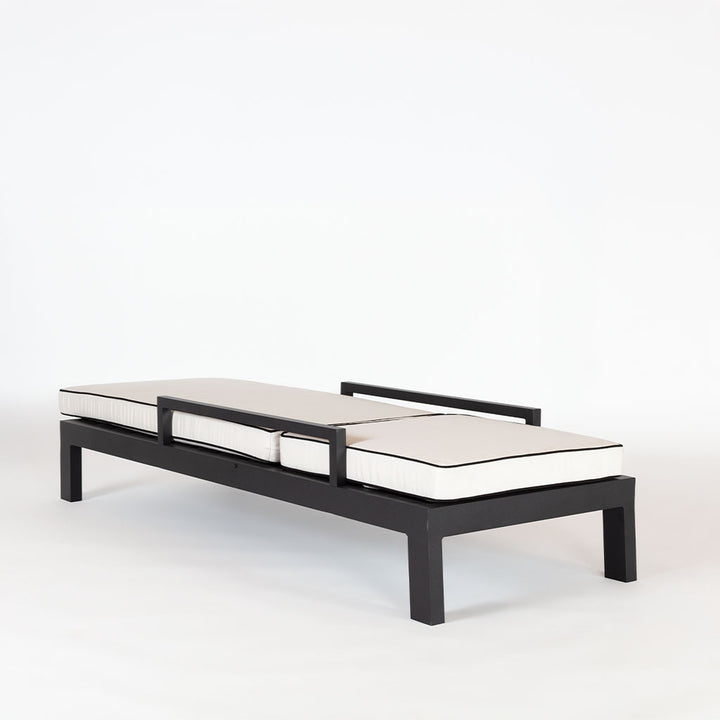 Essential Customizable Lounge