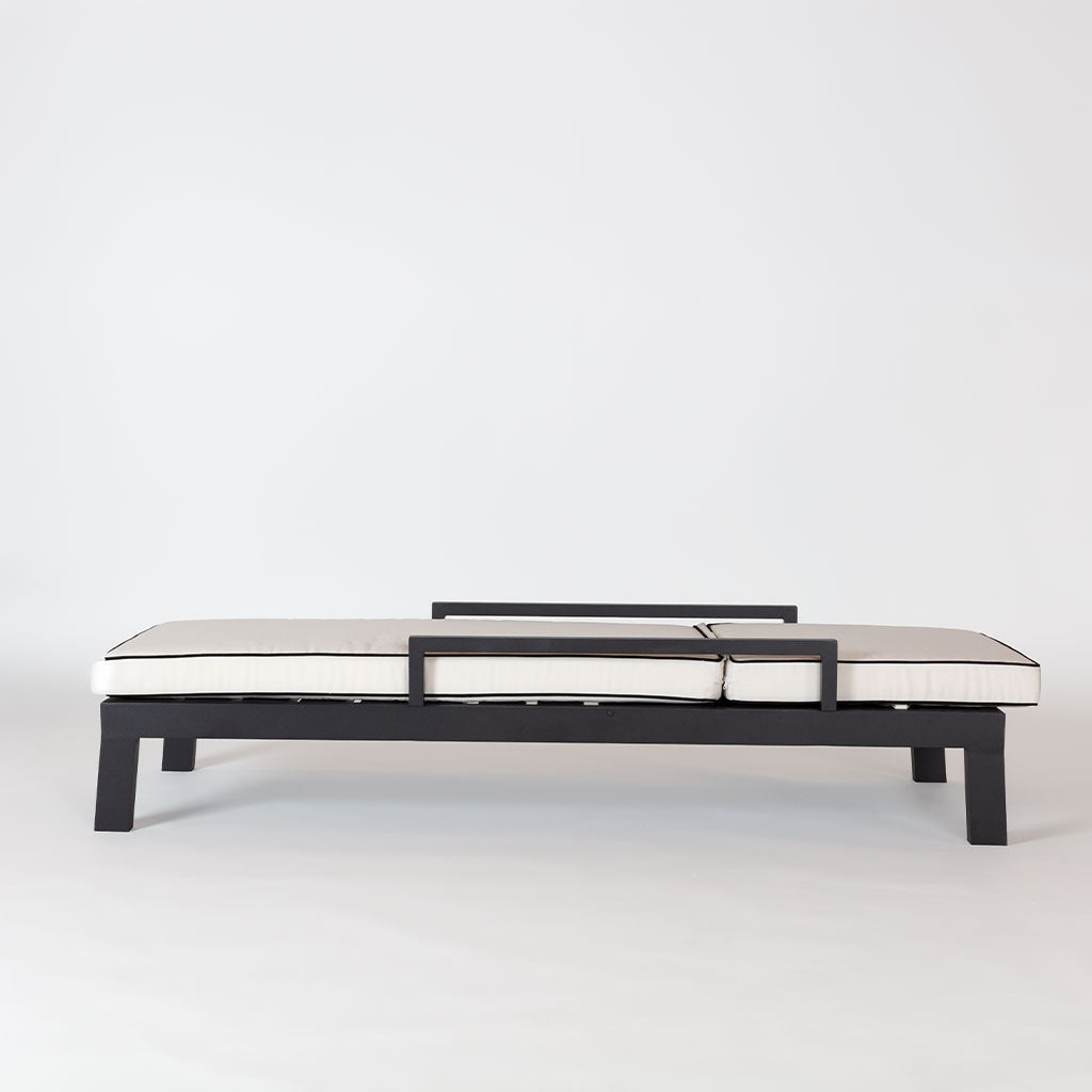 Essential Customizable Lounge