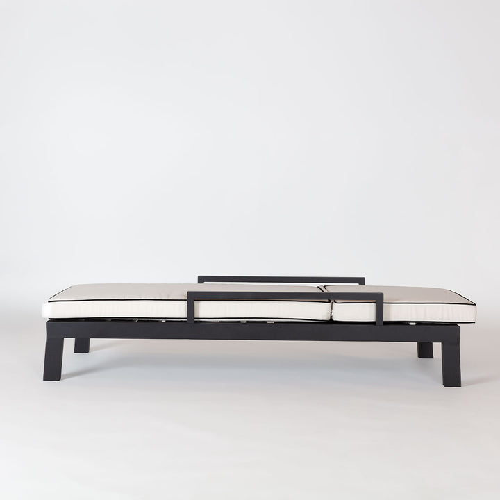 Essential Customizable Lounge