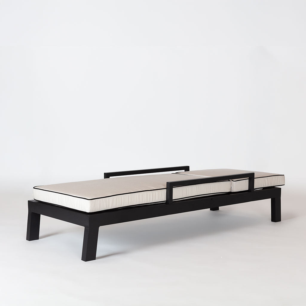Essential Customizable Lounge