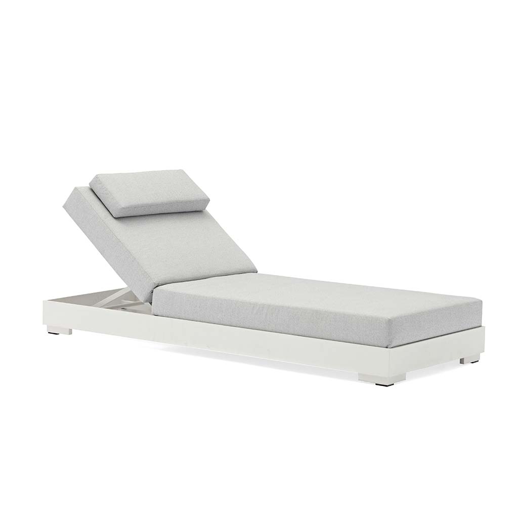 Sky Chaise Lounge || White