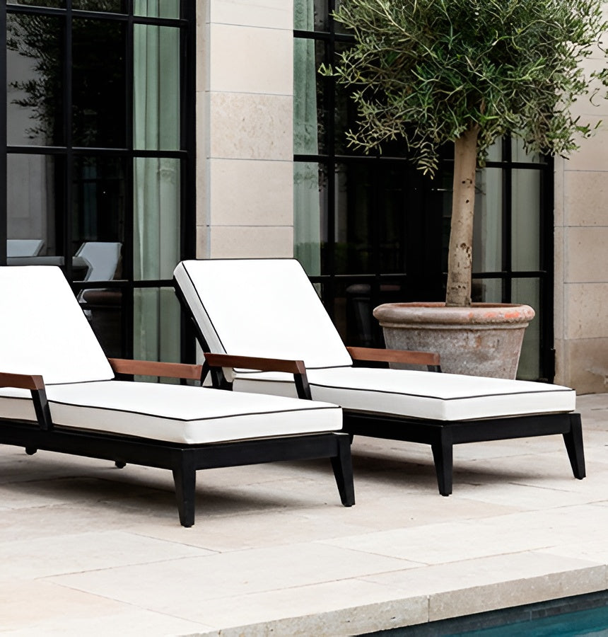 MCM Sun Lounger || Black/Canvas